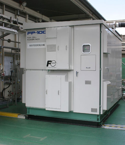 製品写真（100kW りん酸型燃料電池設備）