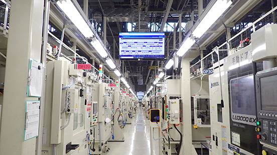 エンジン部品加工ライン(日産自動車提供)