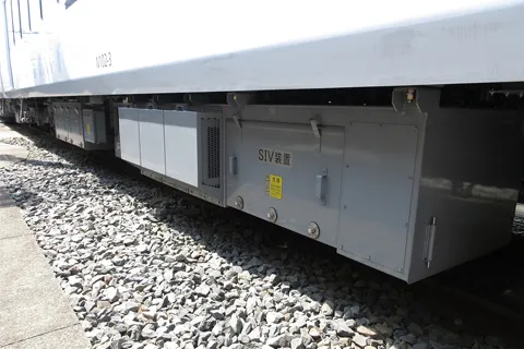 車両の床下に搭載される富士電機製補助電源装置