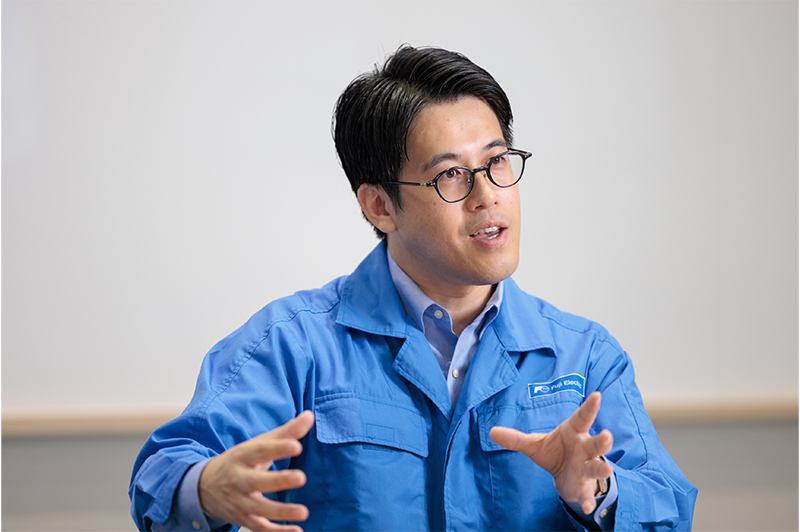 先端材料研究部でチームリーダーの平方