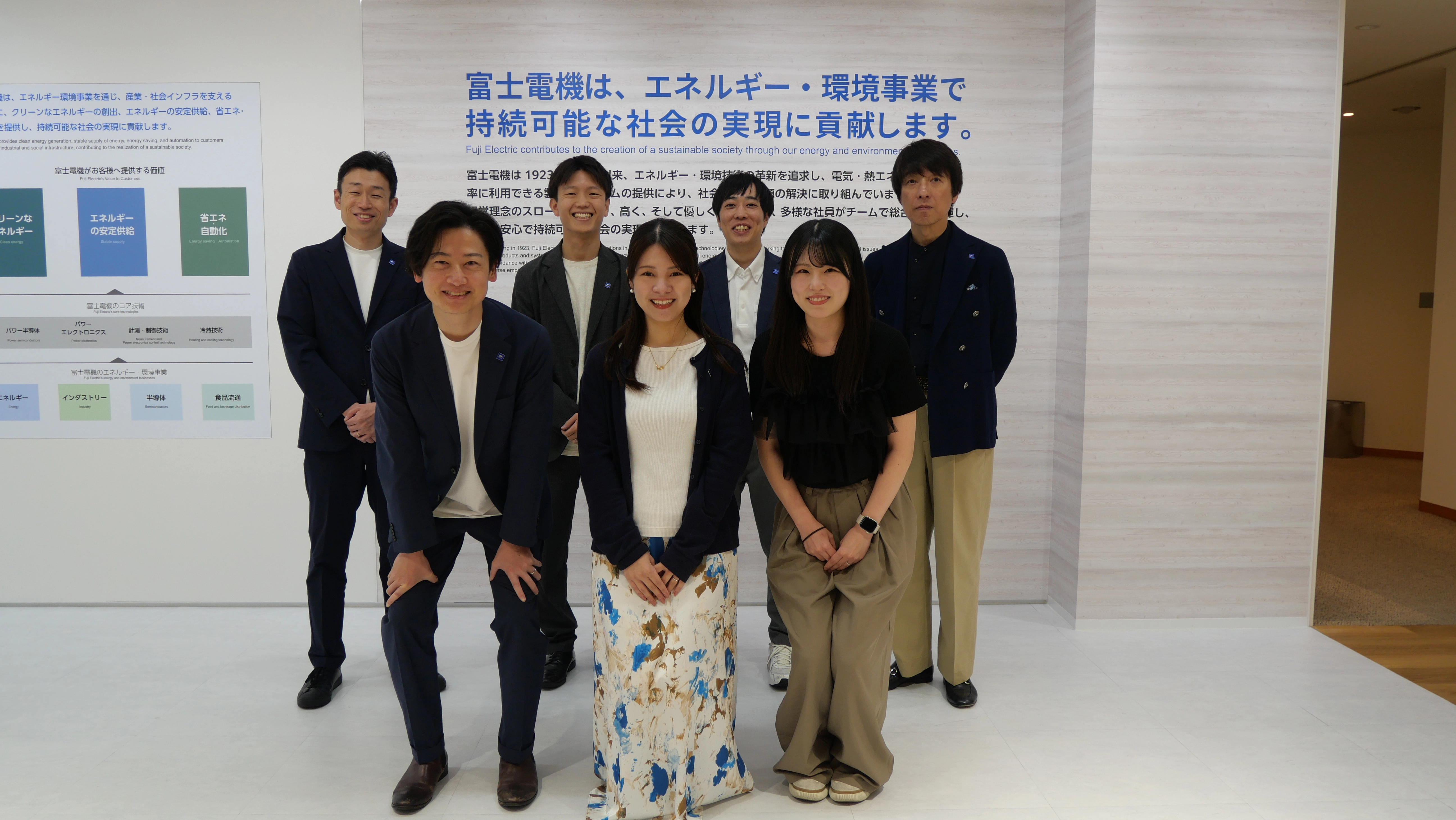 人事・処遇制度の改定に取り組んだ人事部門のメンバーの集合写真
