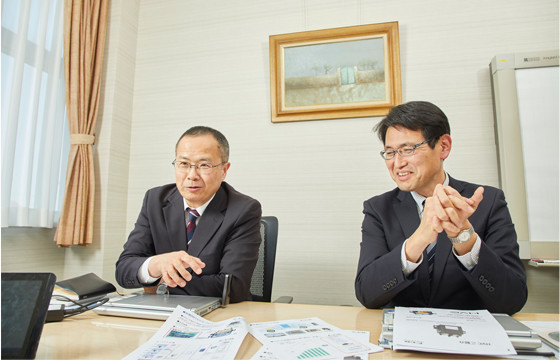 開発本部 次世代開発プロジェクト部 部長 鈴木 健司 事業企画本部 戦略企画部 担当部長 葉山 陽一