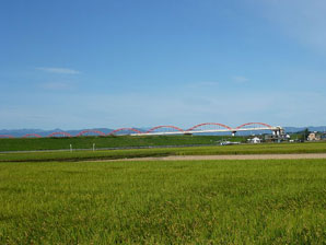 荒川堤防の水管橋