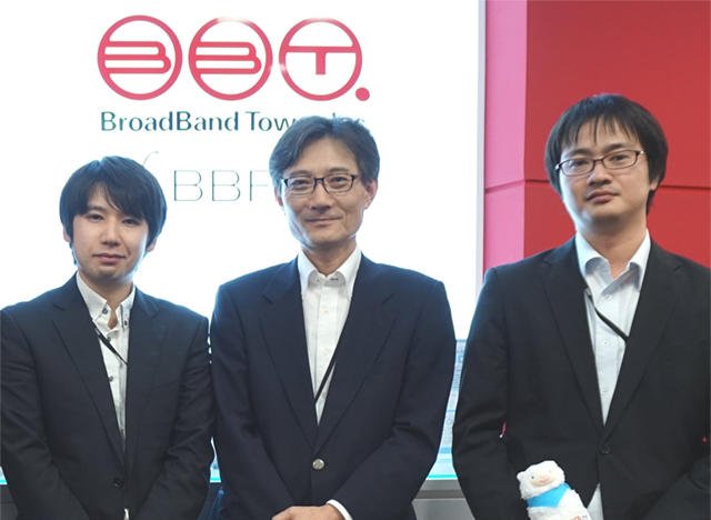 グローバル・IoT事業本部の藤岡様（中央）、小沼様（右）、菊田様（左）