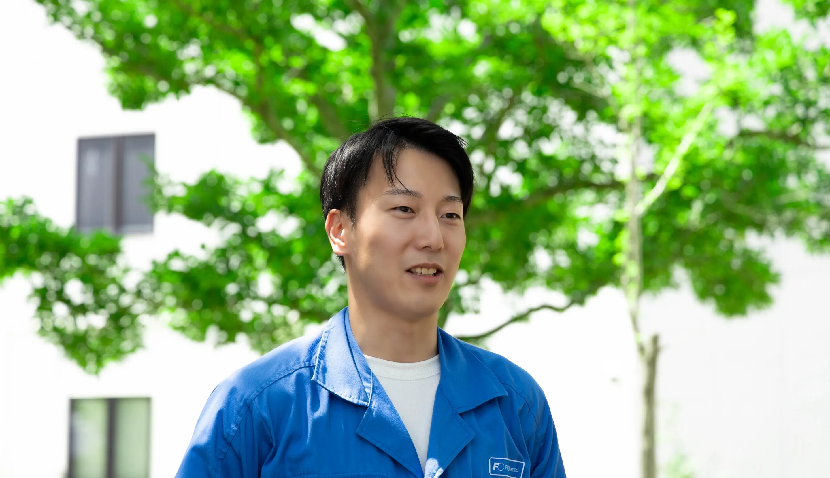 働く社員の笑顔