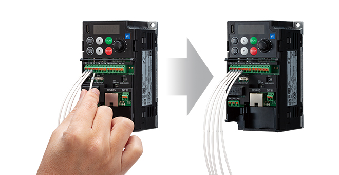 電線を端子台に差し込むだけで接続可能