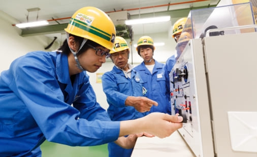 現場作業を想定した訓練プラント設備